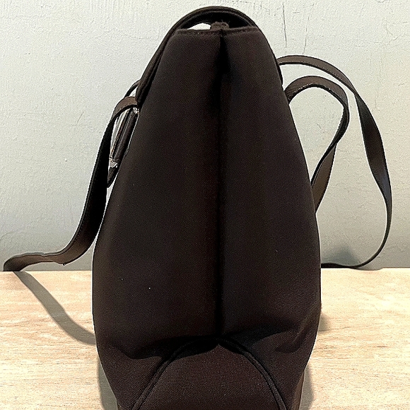 Luxurious Salvatore Ferragamo Vara Shoulder Bag in Dk Brown Nylon & Leat… - Picture 8 of 15